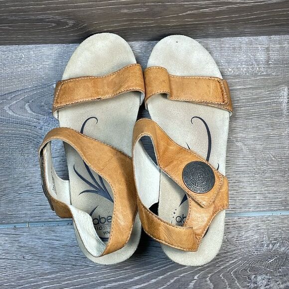 Abeo Una  Tan Leather Women’s Sz 9N Alt Closure Circle Medallion Wedge Sandals - Picture 5 of 13